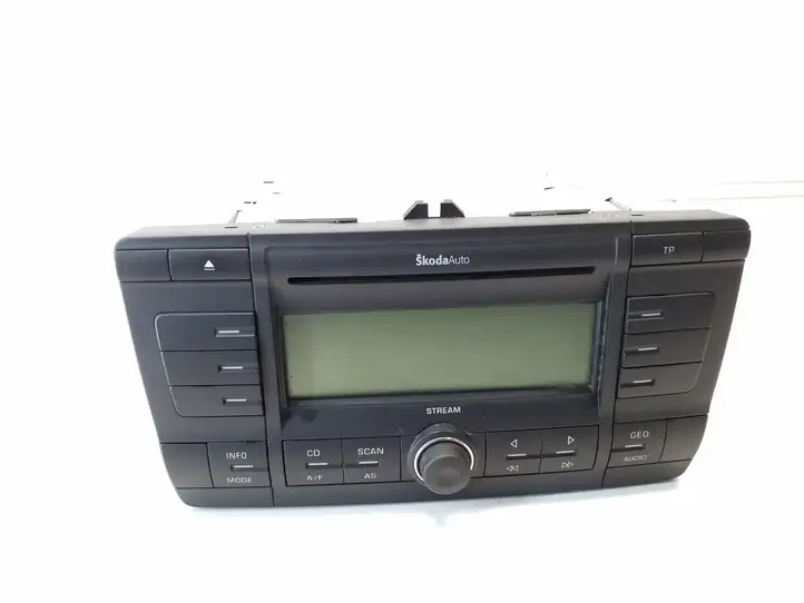 Skoda Octavia Mk2 (1Z) (2004 - 2013)  1Z0035161A Радио/ проигрыватель CD/DVD / навигация