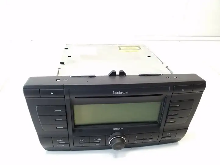 Skoda Octavia Mk2 (1Z) (2004 - 2013)  1Z0035161A Радио/ проигрыватель CD/DVD / навигация
