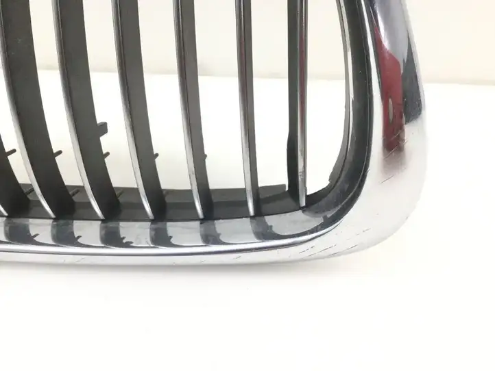 BMW 5 E39 (1996 - 2003) 8184532 Передняя решетка — фото 4