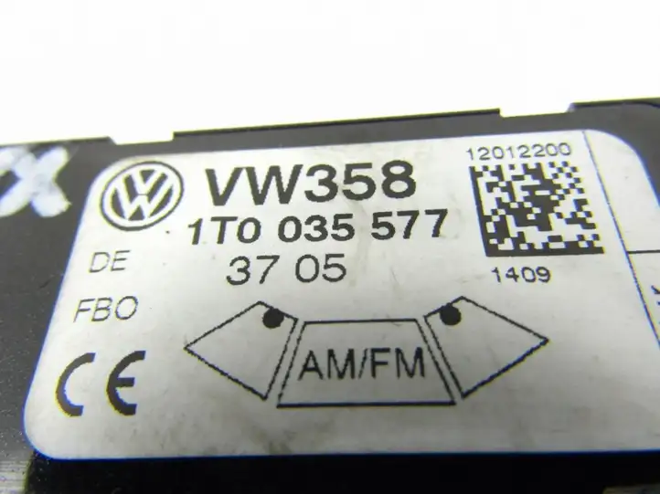 Volkswagen Touran I (2003 - 2010) Усилитель антенны — фото 5