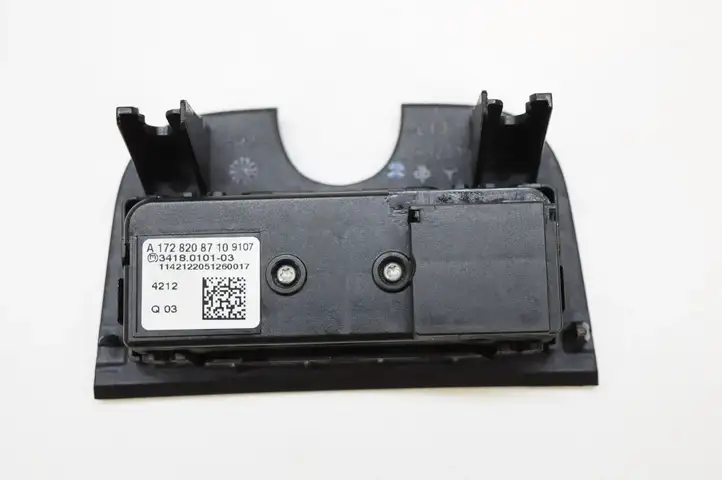 Mercedes-Benz CLA C117,X117,W117 (2013 - 2019) A1728208710 Кнопка фаркопа в багажнике — фото 3