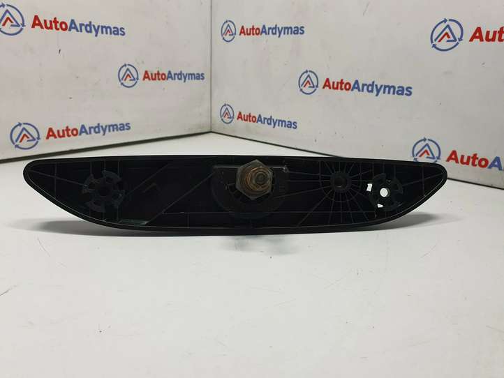 BMW 5 G30 G31 (2016 - )  7390419 Кронштейн