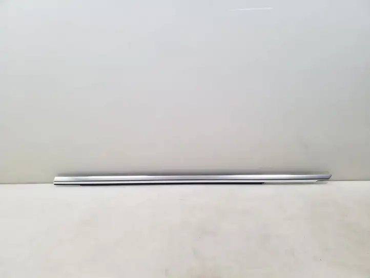 Mercedes-Benz E W213 (2016 - ) A2137200124 Накладка стекла передней двери — фото 1
