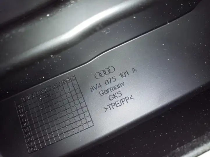 Audi A3/S3 8V (2016 - 2020) 8V4075101A Задний брызговик — фото 3