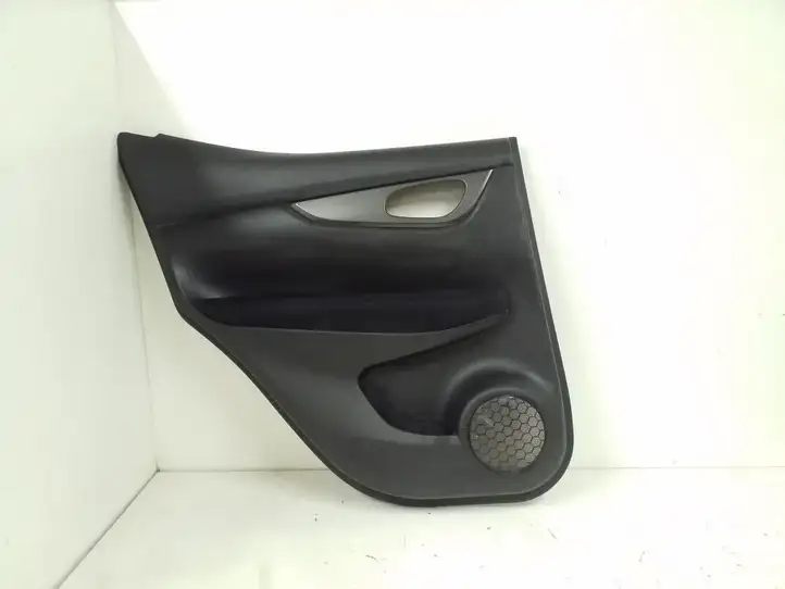 Nissan Qashqai (2013 - 2017) 829234EA1A Обшивка задней двери — фото 1