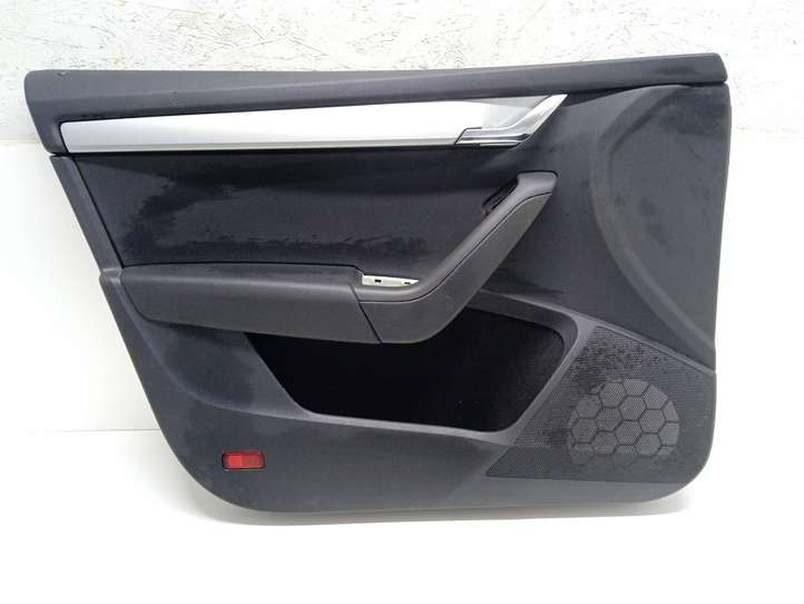Skoda Octavia Mk3 (5E) (2013 - 2019)  5E0867171C Обшивка передней двери