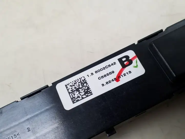 Mitsubishi Outlander (2018 - 2021) 8002C642 Включатель аварийных фонарей — фото 2