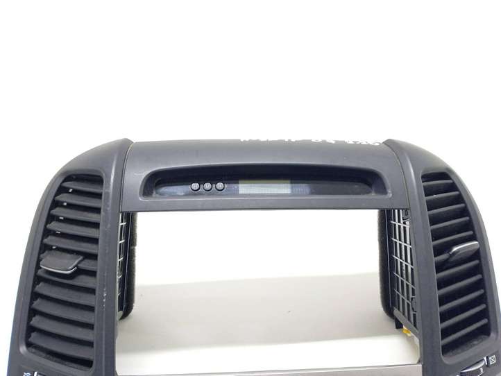 Hyundai Santa Fe (2005 - 2009)  974202B900 Центральный дефлектор