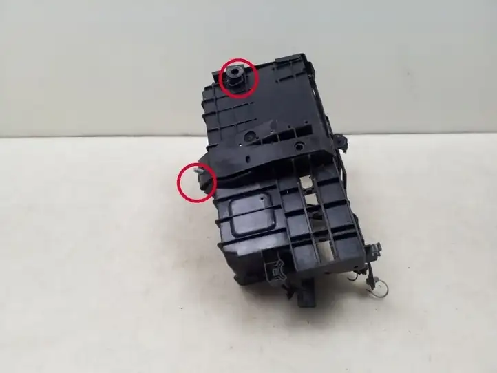 Opel Astra J (2012 - 2015) 13354420 Держатель аккумулятора — фото 3