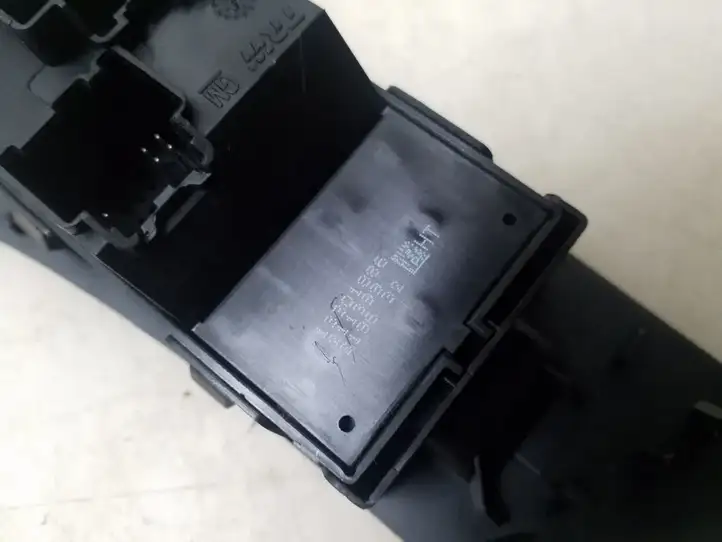 Opel Astra J (2012 - 2015) 13301886 Кнопка стеклоподъемников — фото 3
