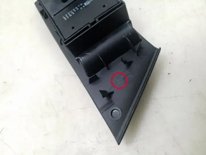 Opel Astra J (2012 - 2015) 13305978 Кнопка стеклоподъемников — фото 2