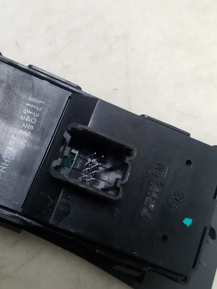 Opel Astra J (2012 - 2015) 13305978 Кнопка стеклоподъемников — фото 4