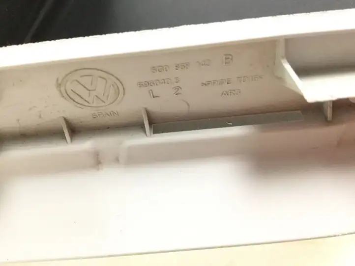 Volkswagen Golf VII (2013 - 2019) 5G0868143B Накладка порога — фото 3