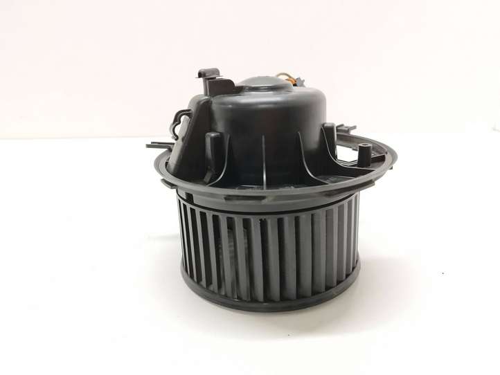 Volkswagen PASSAT B6 (2005 - 2010)  3C1820015L Вентилятор печки