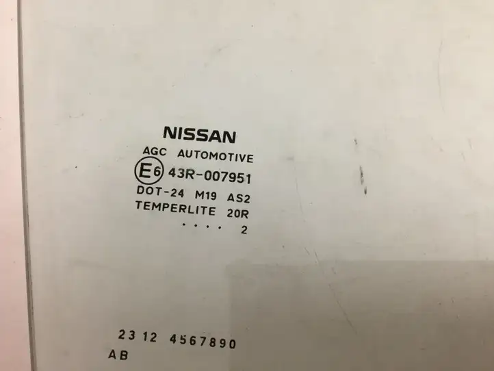 Nissan Juke I F15 (2010 - 2018) Стекло передней двери — фото 2