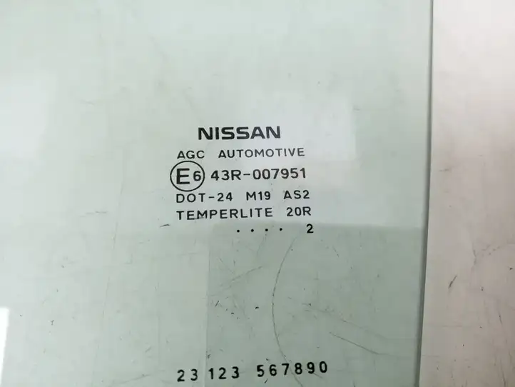 Nissan Juke I F15 (2010 - 2018) Стекло передней двери — фото 2