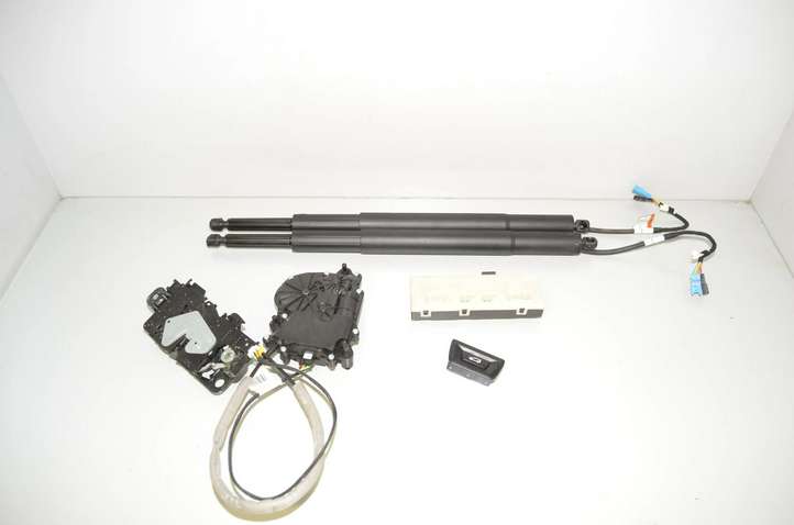 BMW 5 G30 G31 (2016 - )  9275119 Комплект гидравлики багажника
