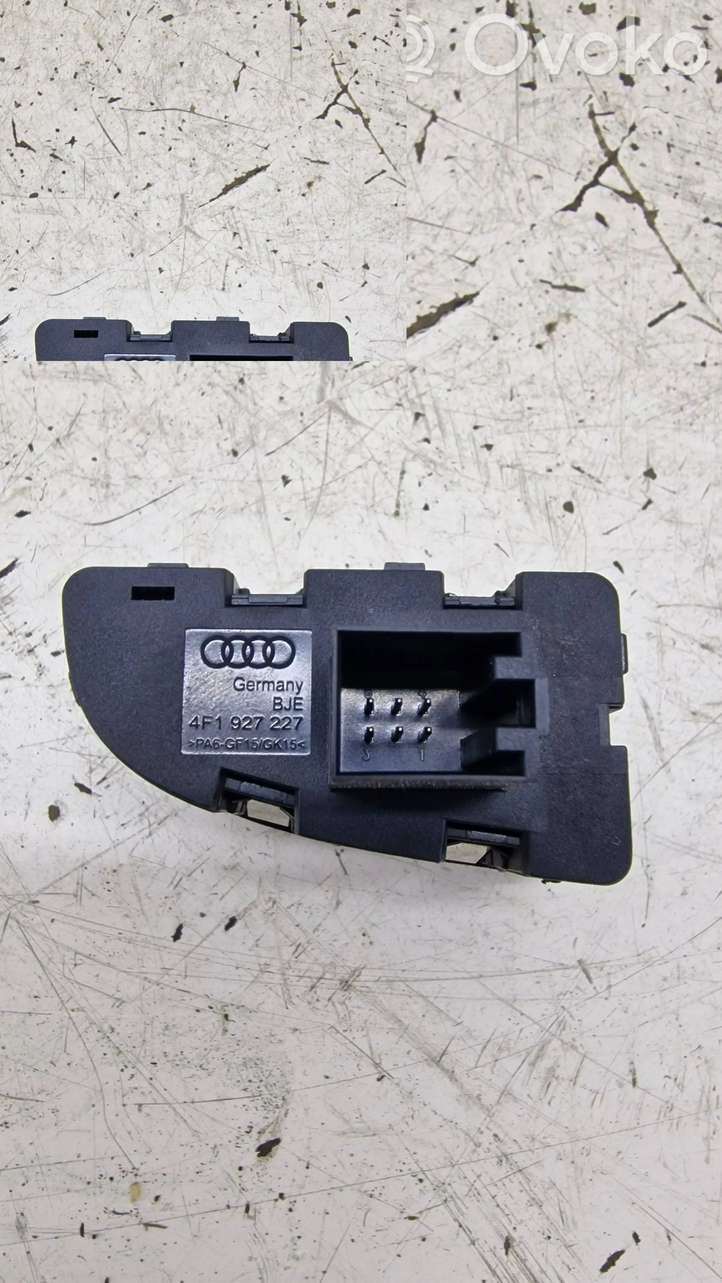 Audi A6 (2004 - 2008)  4F1927227 Кнопка открывания перчаточного ящика