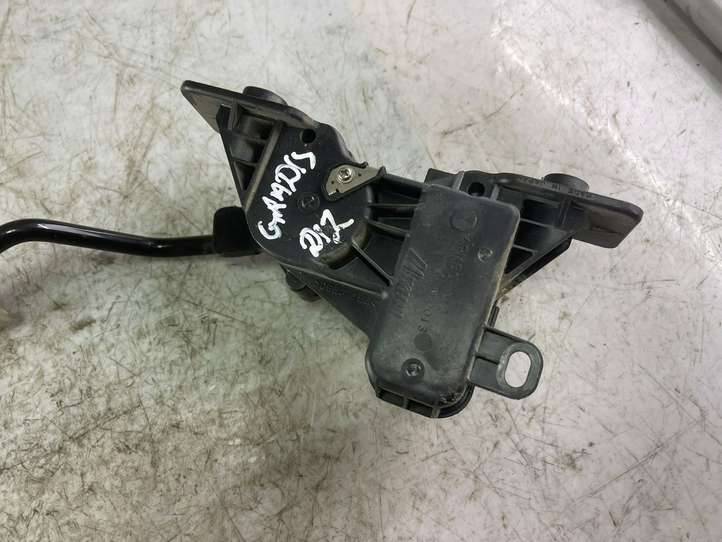 Mitsubishi Grandis (2003 - 2012)  Apm30019 Педаль акселератора
