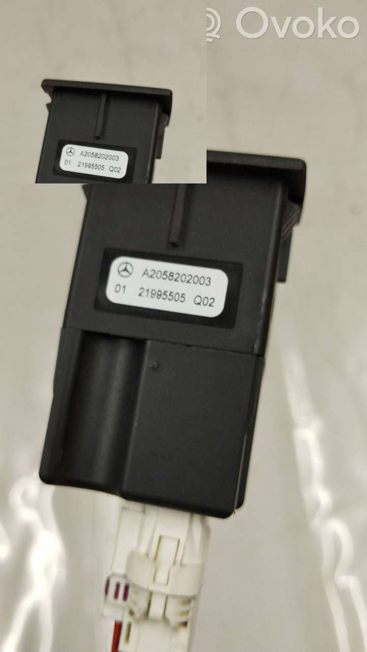 Mercedes-Benz C W205 (2014 - 2021)  A2058202003 Разъем USB