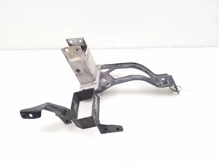 BMW 5 E60 E61 (2004 - 2010) 7033732 Кронштейн противотуманной фары — фото 1