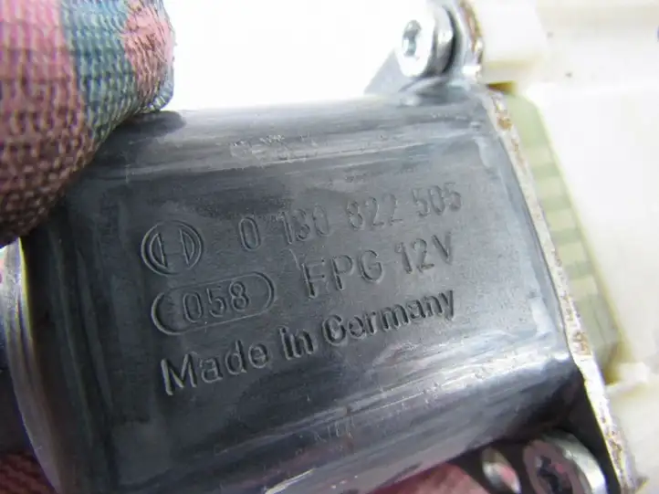 Mercedes-Benz C W204 (2007 - 2014) Стеклоподъемник задней двери — фото 1