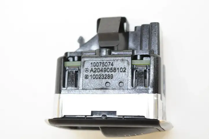 Mercedes-Benz CLA C117,X117,W117 (2013 - 2019) A2049058102 Блок кнопок стеклоподъемников — фото 4
