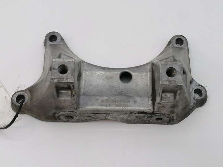 Mercedes-Benz C W203 (2000 - 2007)  A2112420340 Кронштейн