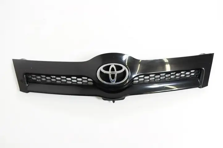 Toyota Corolla Verso E121 (2004 - 2007) 531110F020 Верхняя решетка радиатора — фото 1