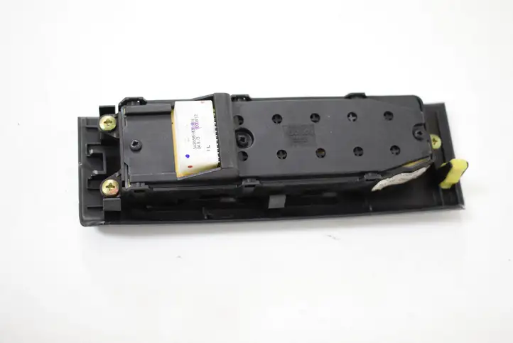 Toyota Corolla Verso E121 (2004 - 2007) 848200F010 Кнопка стеклоподъемников — фото 3