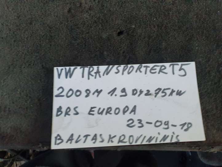 Volkswagen Transporter-Caravelle (2003 - 2009)   Уплотнительная резина на задних дверях