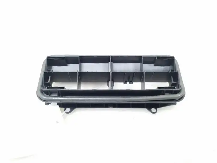 Nissan Juke I F15 (2010 - 2018) 8200213712 Решетка в крыле — фото 1