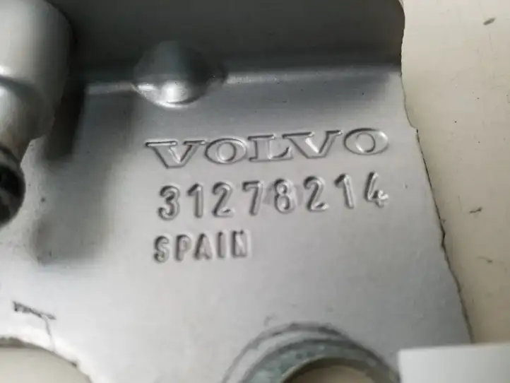 Volvo S40 (2007 - 2012) Петли крышки багажника — фото 2