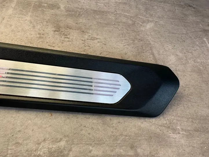 BMW X3 F25 (2010 - 2017) 8068487 Внутренняя отделка переднего порога — фото 3