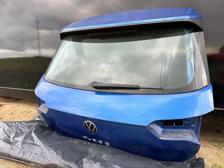Volkswagen T-Roc (2017 - ) Крышка багажника — фото 1