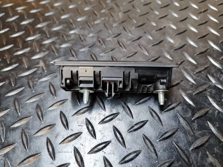 Volkswagen Tiguan (2011 - 2016) 5N0827335F Кнопка закрытия крышки багажника — фото 2