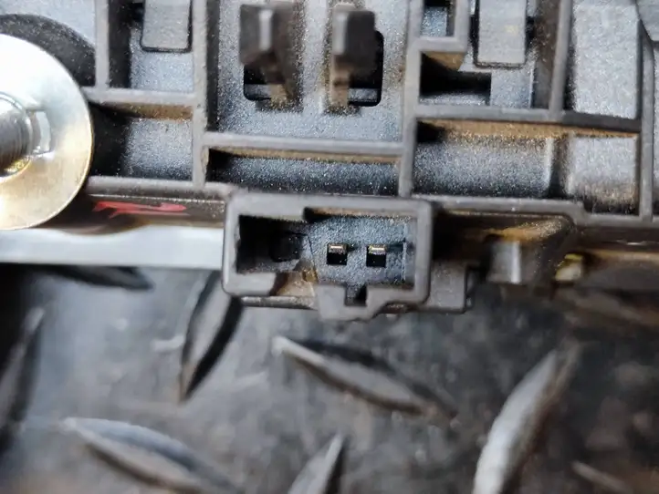 Volkswagen Tiguan (2011 - 2016) 5N0827335F Кнопка закрытия крышки багажника — фото 4