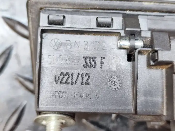 Volkswagen Tiguan (2011 - 2016) 5N0827335F Кнопка закрытия крышки багажника — фото 5