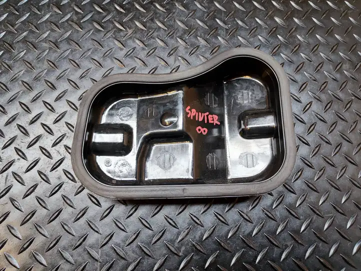 Mercedes-Benz Sprinter W901 W902 W903 W904 (1995 - 2007) 15149500 Крышка фары — фото 4