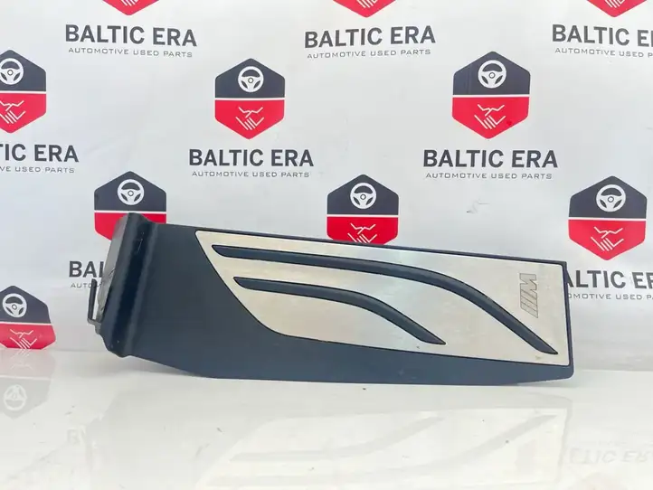 BMW 1 F20 F21 (2011 - 2019) 8053899 Подставка для ноги — фото 1