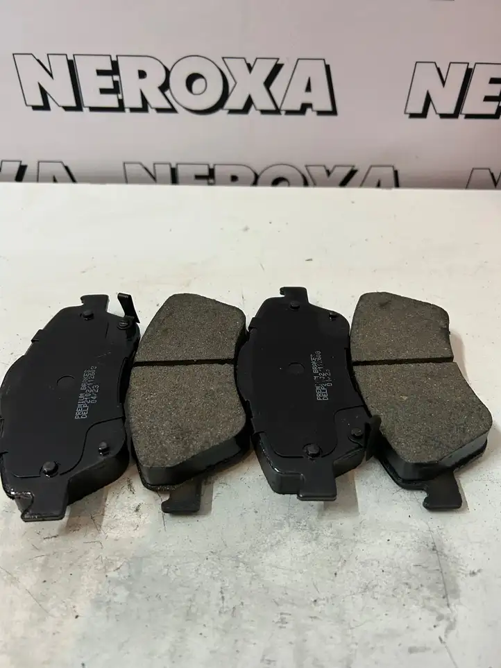 Toyota Auris 150 (2006 - 2012) LP2102 Передние тормозные колодки — фото 1
