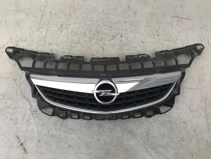 Opel Astra J (2009 - 2012) 13266577 Верхняя решетка радиатора — фото 1