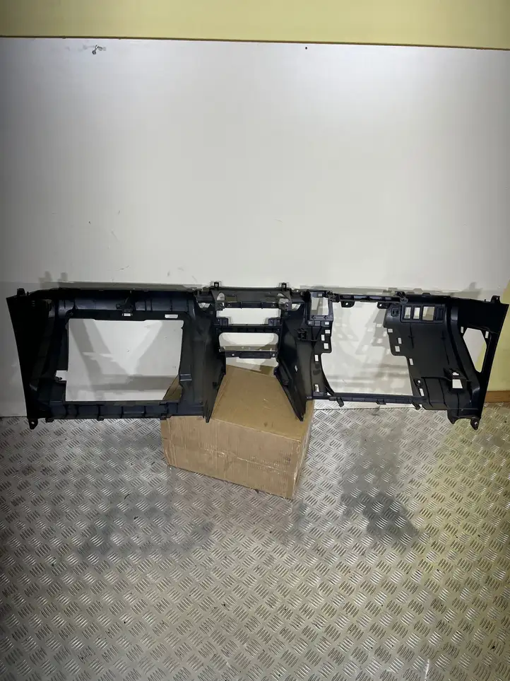 Toyota Corolla Verso AR10 (2004 - 2009) 553030F010 Нижняя отделка панели приборов — фото 2