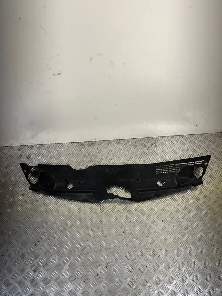 Toyota Corolla Verso AR10 (2004 - 2009) 532890F010 Облицовка радиатора — фото 1