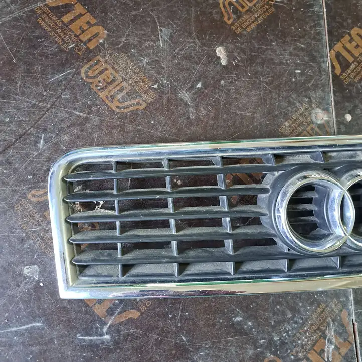 Audi A4 S4 B6 8E 8H (2000 - 2006) 8E0853651F Передняя решетка — фото 2