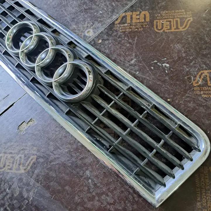 Audi A4 S4 B6 8E 8H (2000 - 2006) 8E0853651F Передняя решетка — фото 3