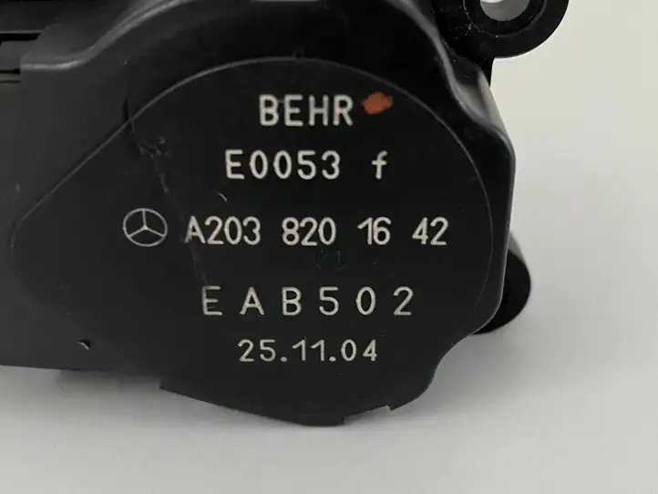Mercedes-Benz C W203 (2000 - 2007) A2038201642 Двигатель задвижки потока воздуха — фото 5
