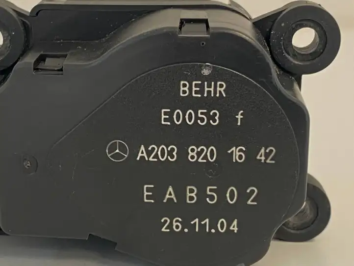 Mercedes-Benz C W203 (2000 - 2007) A2038201642 Двигатель задвижки потока воздуха — фото 2