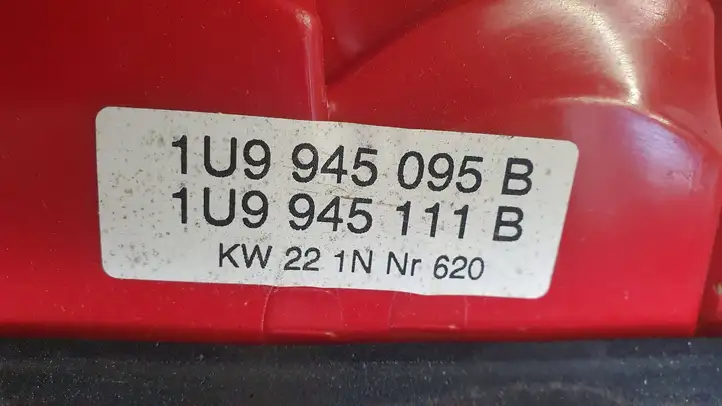 Skoda Octavia Mk1 (1U) (1996 - 2004) 1U9945095B Задний фонарь в кузове — фото 2