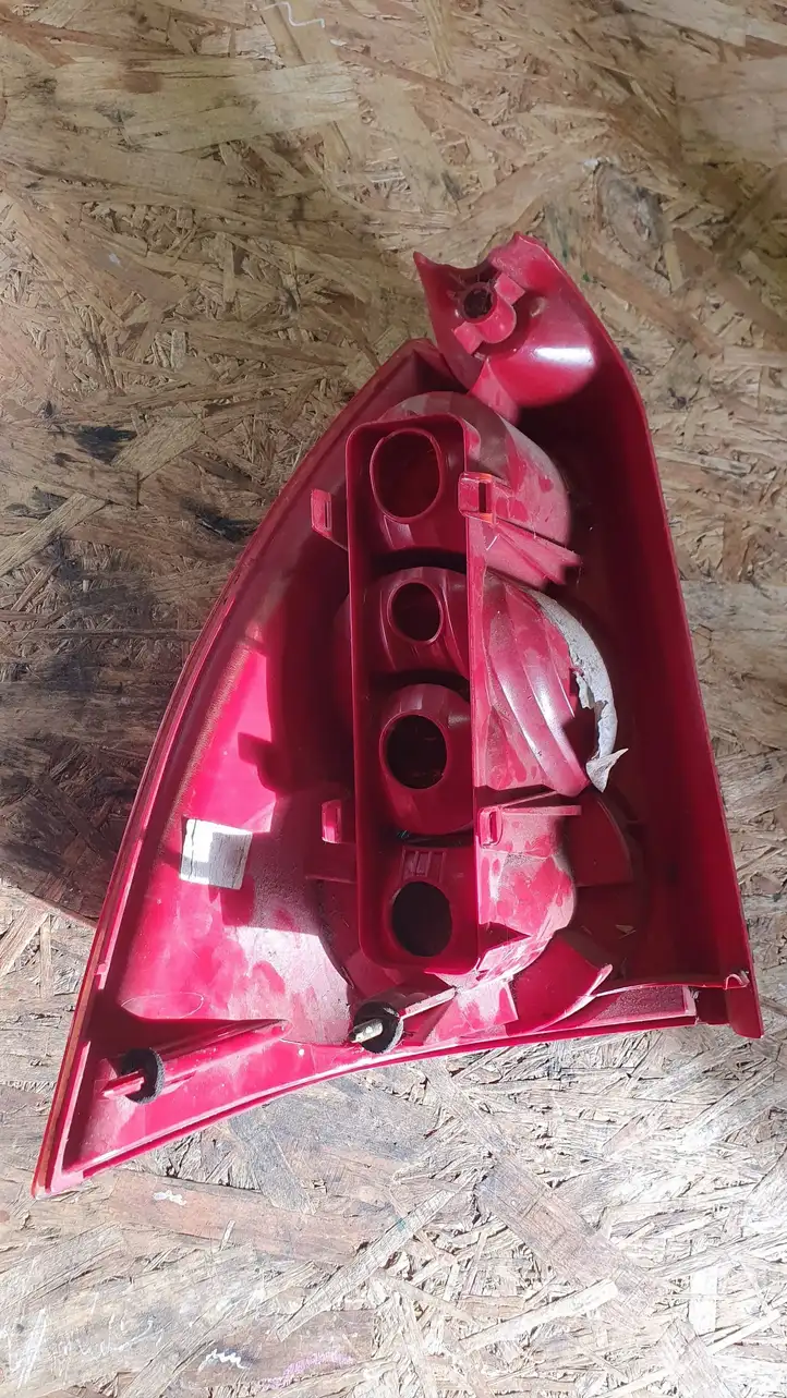 Peugeot 307 CC (2001 - 2005) 26674T0205 Задний фонарь в кузове — фото 3
